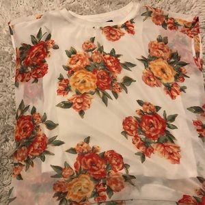 Flower printed blouse. Shirt sleeve